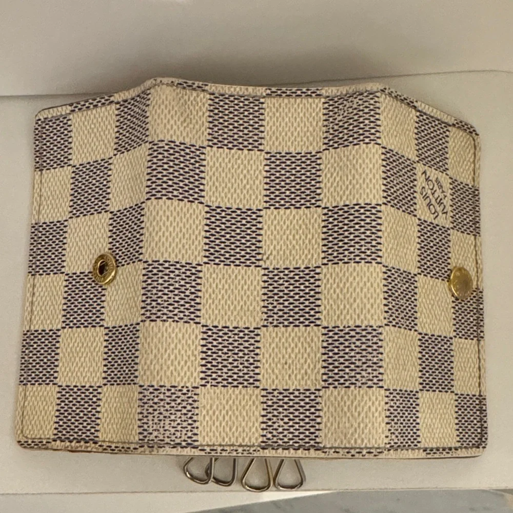 Authentic Louis Vuitton Damier Azur 4 Hook Key Case. - Picture 5 of 7